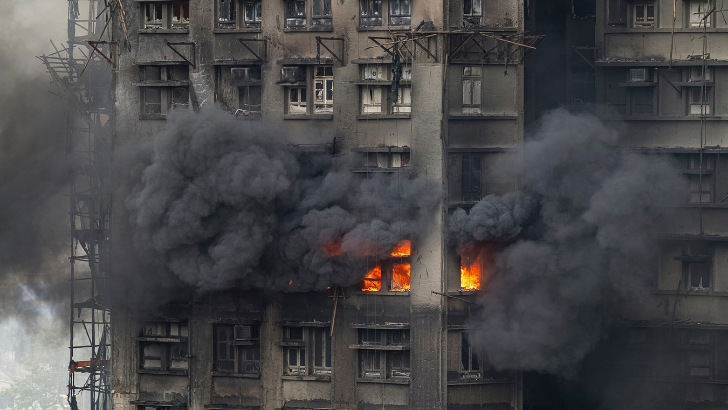 https://salarnews.in/public/uploads/images/newsimages/maannewsimage27112025_162618_Hong Kong fire .png